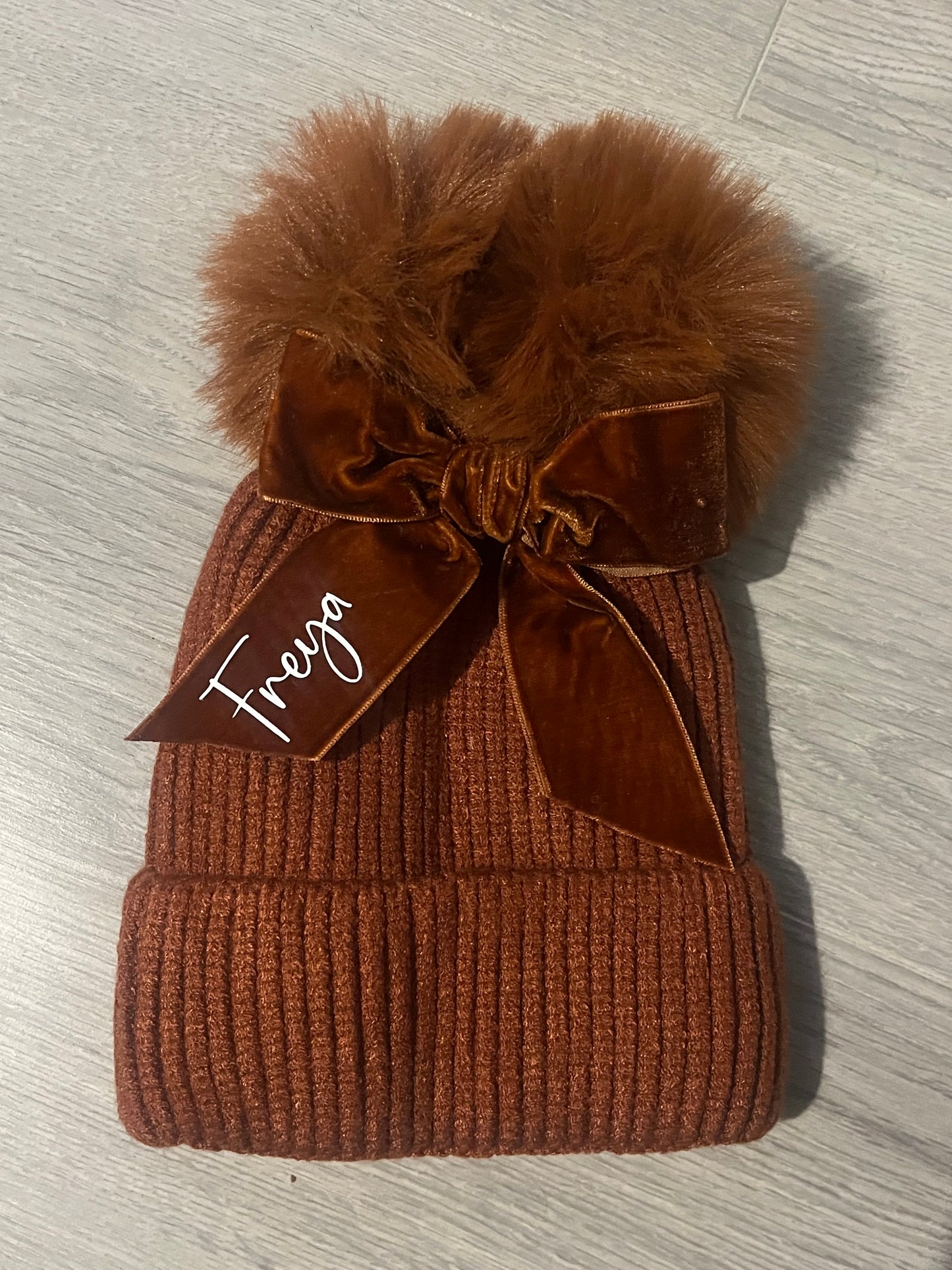 Pom Pom winter hat ⭐️ read description ⭐️